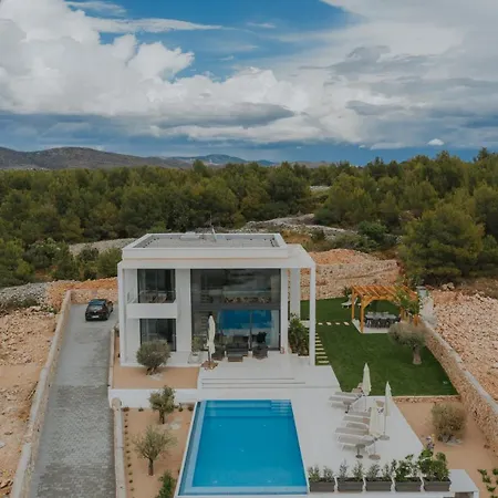 Maris Villa
